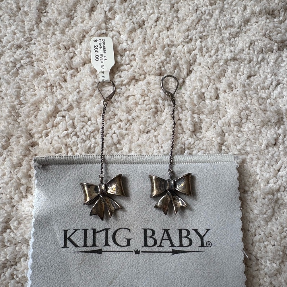 King baby chain lever back bow earrings - Picture 6 of 6